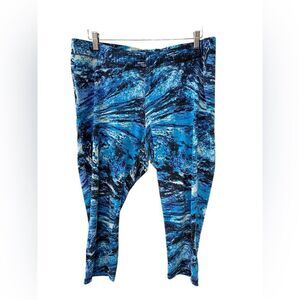 Livi Active Crop Blue and Black Yoga Pants. Size 18/20